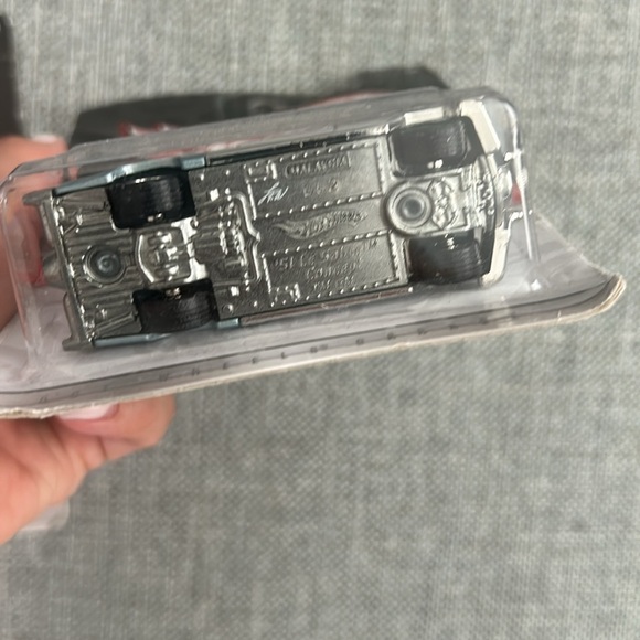 2009 Hot wheels bundle three Larry’s Garage Real Riders - Picture 10 of 11